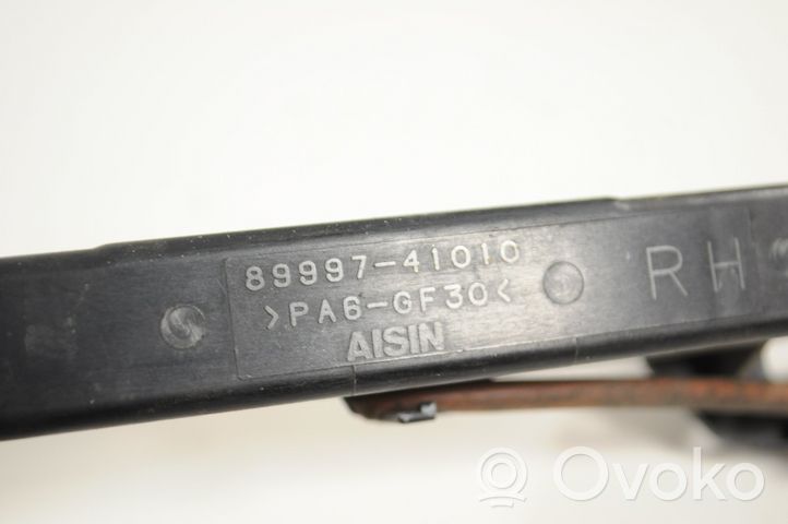 Toyota Land Cruiser (J120) Pystyantennivahvistin 8999741010