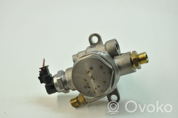 Audi A5 Pompe d'injection de carburant à haute pression 06M127026H