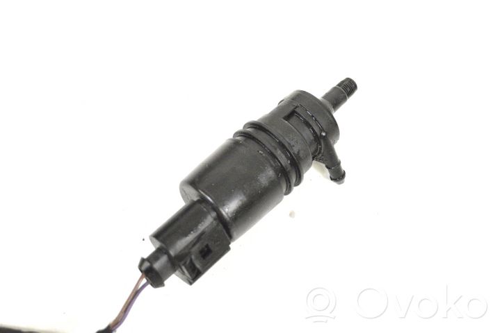 Mercedes-Benz SLK R172 Pompe de lave-glace de pare-brise A2218690121