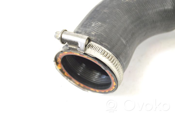 Audi Q2 - Tube d'admission de tuyau de refroidisseur intermédiaire 04L145828G