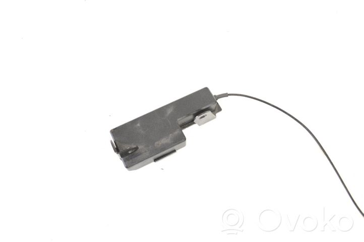 Mercedes-Benz SLK R172 Amplificateur d'antenne A1725454040