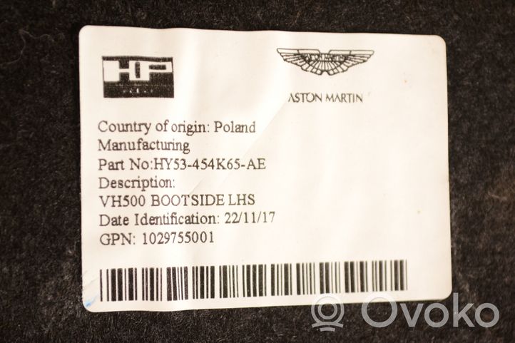 Aston Martin DB11 Tavaratilan/takakontin alempi sivuverhoilu HY53454K65AE