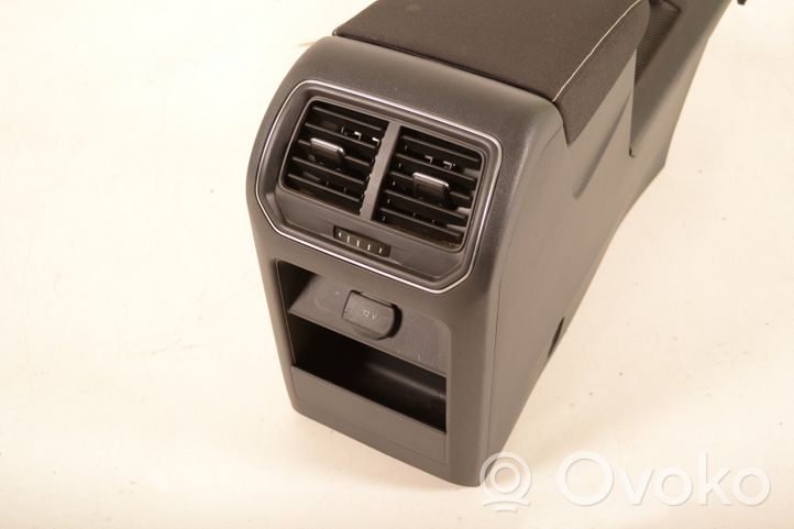 Volkswagen Golf Sportsvan Center console 