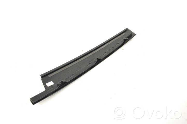 Volkswagen Touareg II Rivestimento modanatura del vetro della portiera anteriore 7P6837901