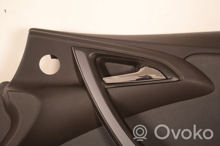 Opel Astra J Rivestimento del pannello della portiera anteriore 13472857