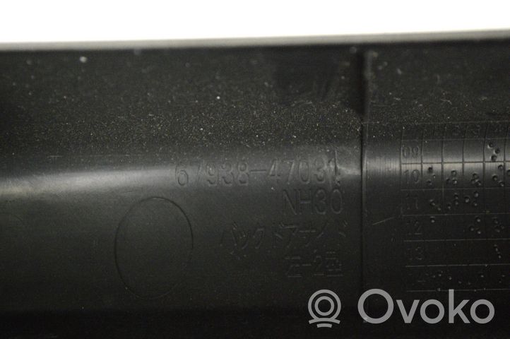 Toyota Prius (XW30) Rivestimento laterale della consolle centrale posteriore 6793847031