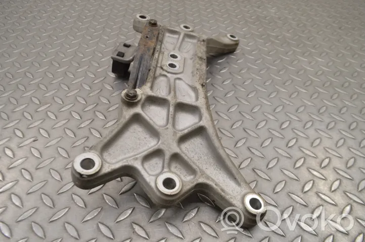 Maserati Ghibli Soporte de montaje de la caja de cambios 670001738