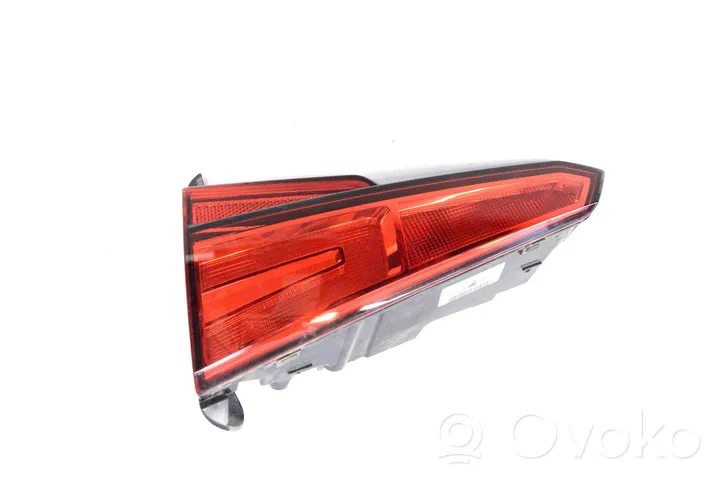 Audi A4 S4 B9 Lampy tylnej klapy bagażnika 8W5945076A