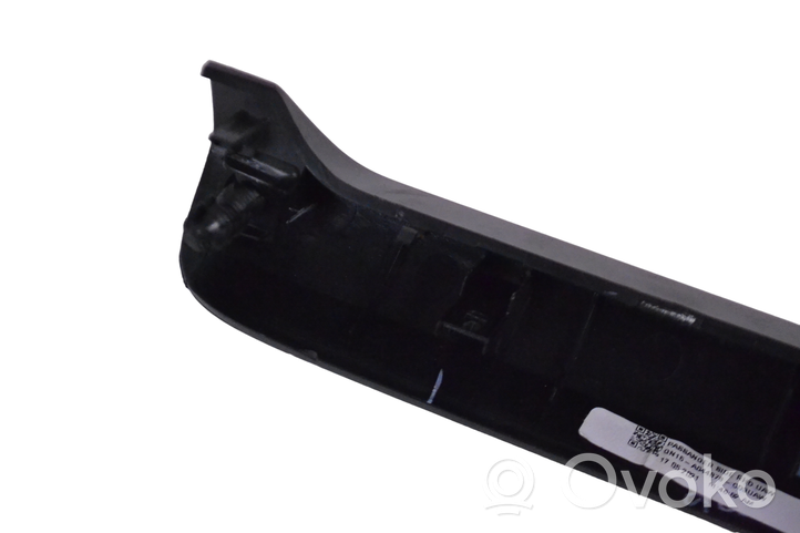 Ford Ecosport Kojelaudan hansikaslokeron lista GN15A044B78A