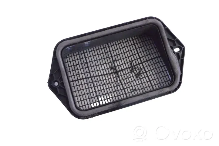 Volkswagen Jetta VI Quarter panel pressure vent 5N0815479