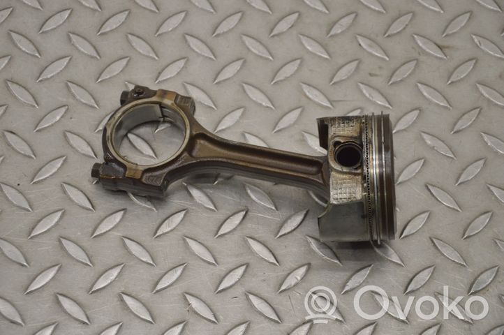 Opel Vectra C Piston 674