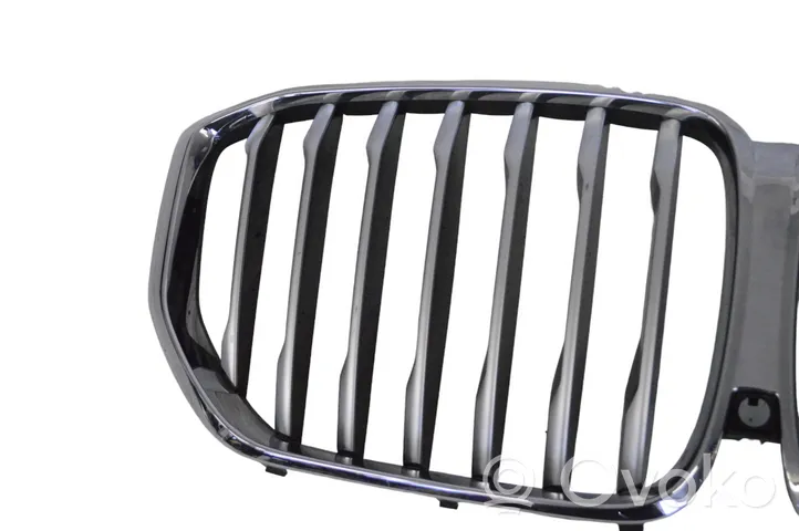 BMW X5 G05 Maskownica / Grill / Atrapa górna chłodnicy 7454887