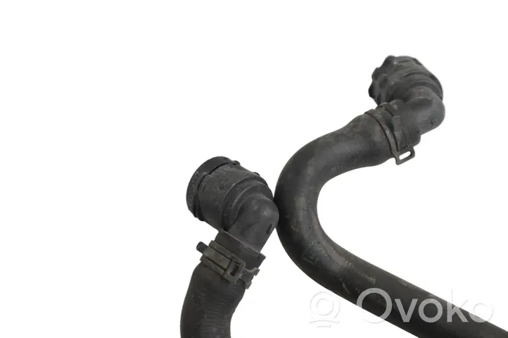 Volkswagen Golf VIII Tubo flessibile del liquido di raffreddamento del motore 5Q0121156D