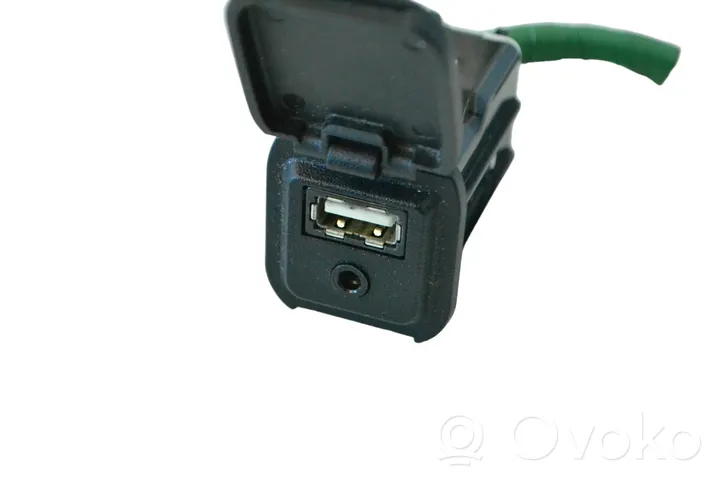 Mazda 6 Connettore plug in AUX KD45669U0