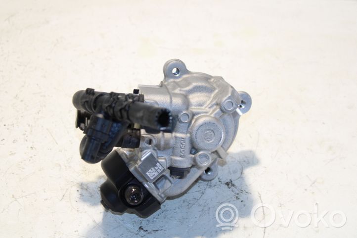 Audi A4 S4 B9 8W Pompa wtryskowa wysokiego ciśnienia 04L130755E