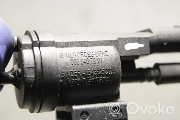 Mercedes-Benz C W205 Vacuum valve 0025407097