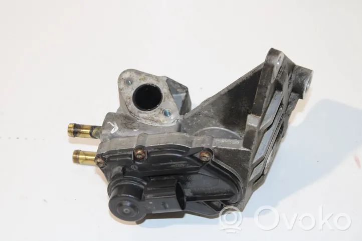 Volkswagen PASSAT B6 Zawór EGR 06F131503B