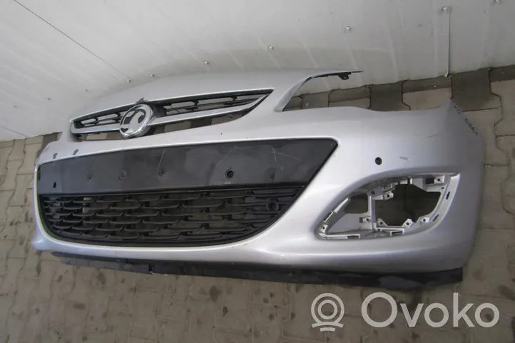 Opel Astra J Zderzak przedni 13368660