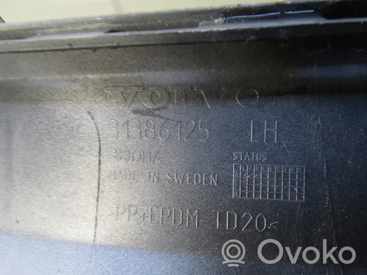 Volvo S90, V90 Sivuhelman/astinlaudan suoja 31386125