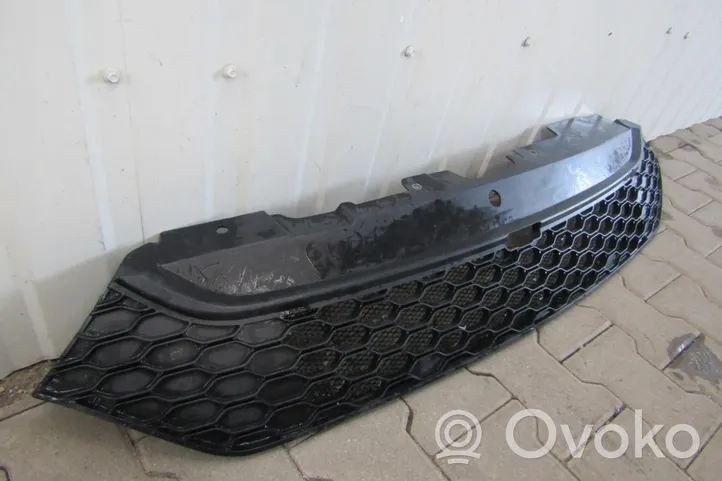 Iveco Daily 6th gen Atrapa chłodnicy / Grill 5801587018