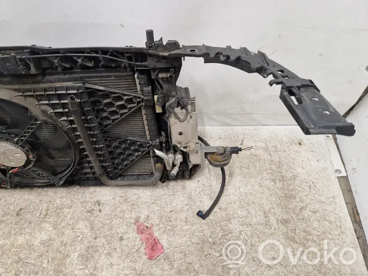 Audi A1 Jäähdyttimen kehyksen suojapaneeli 921007845R