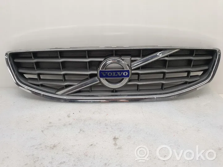 Volvo S60 Grotelės priekinės 