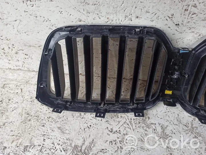 BMW X3 G01 Maskownica / Grill / Atrapa górna chłodnicy 9881906