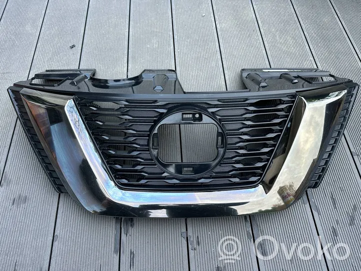 Nissan X-Trail T32 Maskownica / Grill / Atrapa górna chłodnicy 623107FW0B