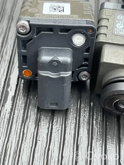 BMW 5 G30 G31 Vaizdo kamera priekiniame bamperyje 17388010