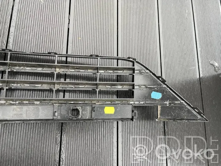 Volkswagen Touareg II Mascherina inferiore del paraurti anteriore 7P6853677F