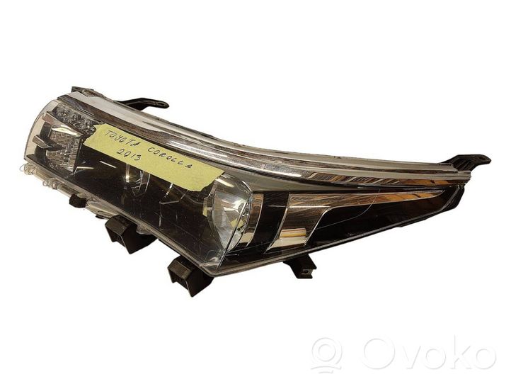 Toyota Corolla E160 E170 Lampa przednia 8115002E70