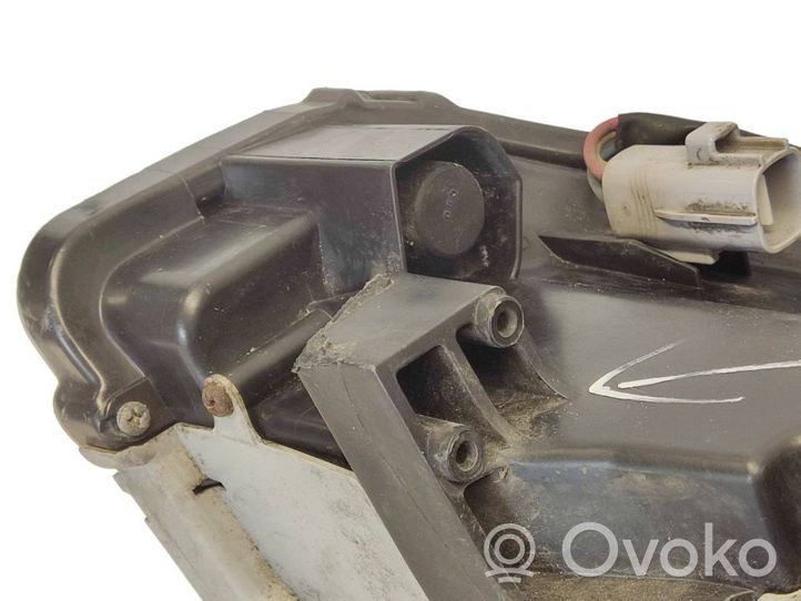 Toyota Avensis T270 Lampa przednia  8112605310