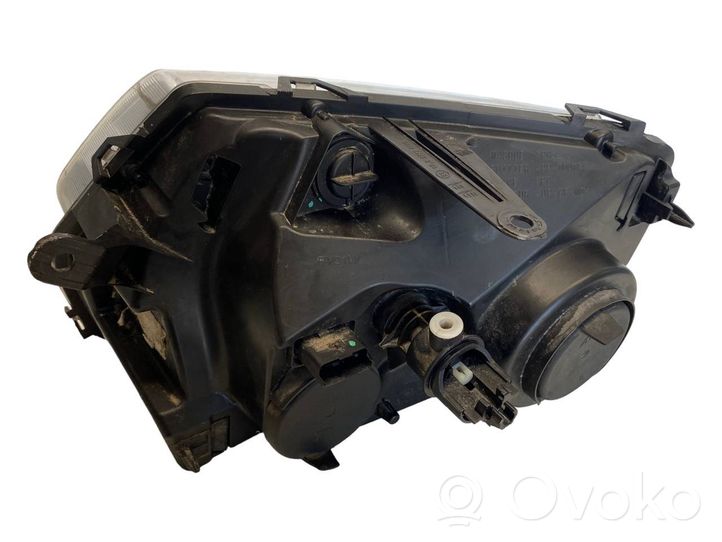 Dacia Duster Lampa przednia 1305236684