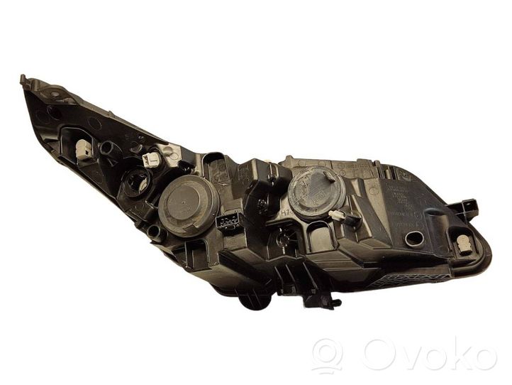 Citroen C4 I Lampa przednia 9646893980