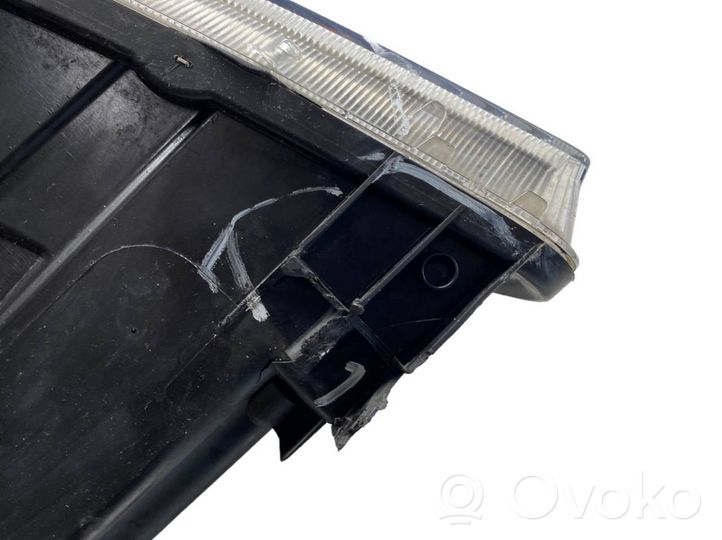 Mercedes-Benz Sprinter W906 Lampa przednia 24738200RE