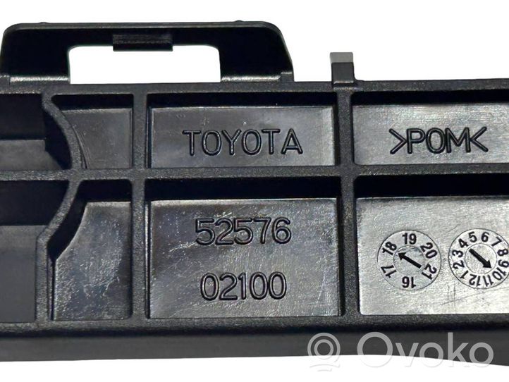 Toyota Auris E180 Galinis laikiklis bamperio 5257602100