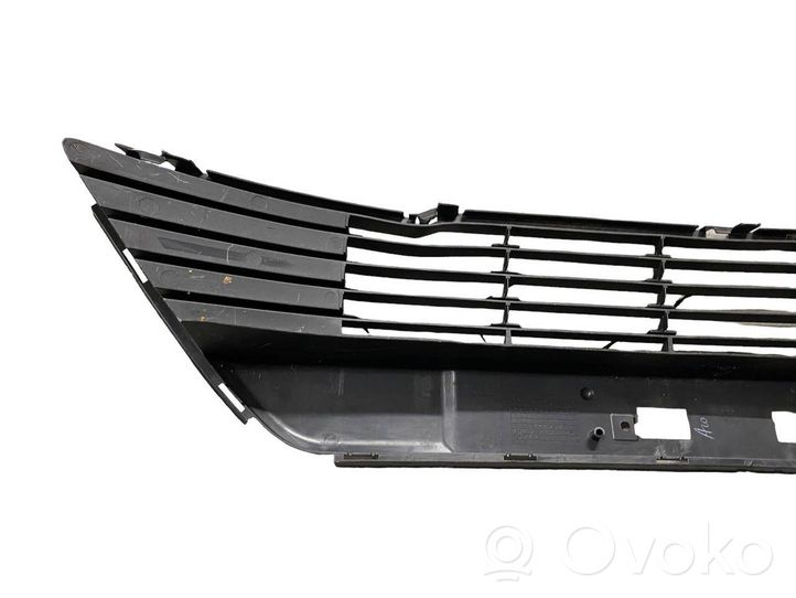 Toyota Avensis T270 Griglia superiore del radiatore paraurti anteriore 5311205090