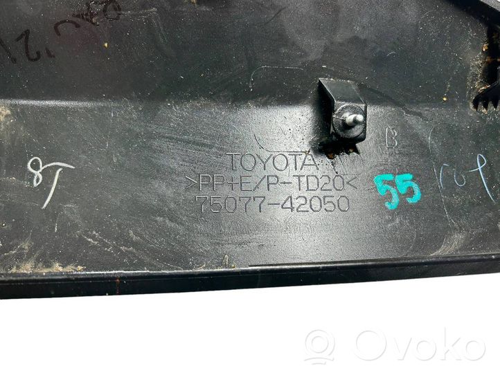 Toyota RAV 4 (XA40) Rivestimento portiera posteriore (modanatura) 7507742050