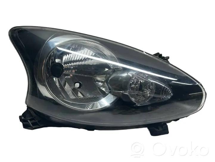 Toyota Aygo AB10 Lampa przednia 811100H010