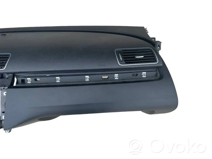 Volkswagen PASSAT B7 Deska rozdzielcza 3C1857003Q
