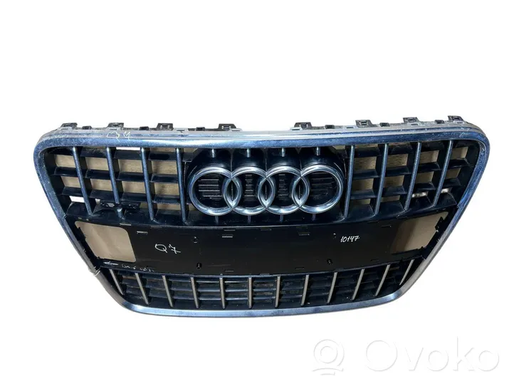 Audi Q7 4L Etupuskurin ylempi jäähdytinsäleikkö 4L0853651E