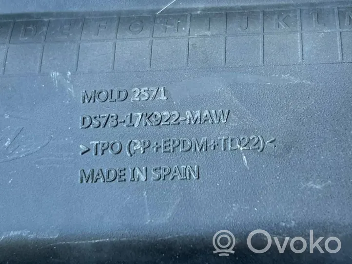 Ford Mondeo MK V Moldura inferior del parachoques trasero DS7317K922MAW