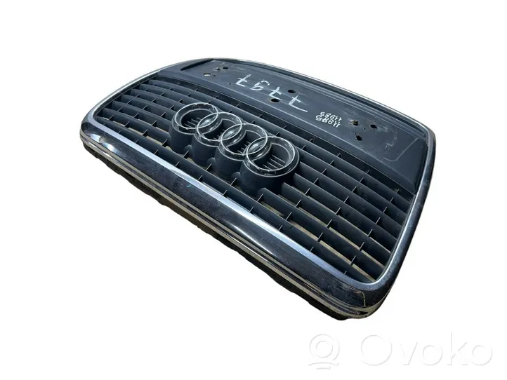 Audi A6 S6 C6 4F Etupuskurin ylempi jäähdytinsäleikkö 4F0853651