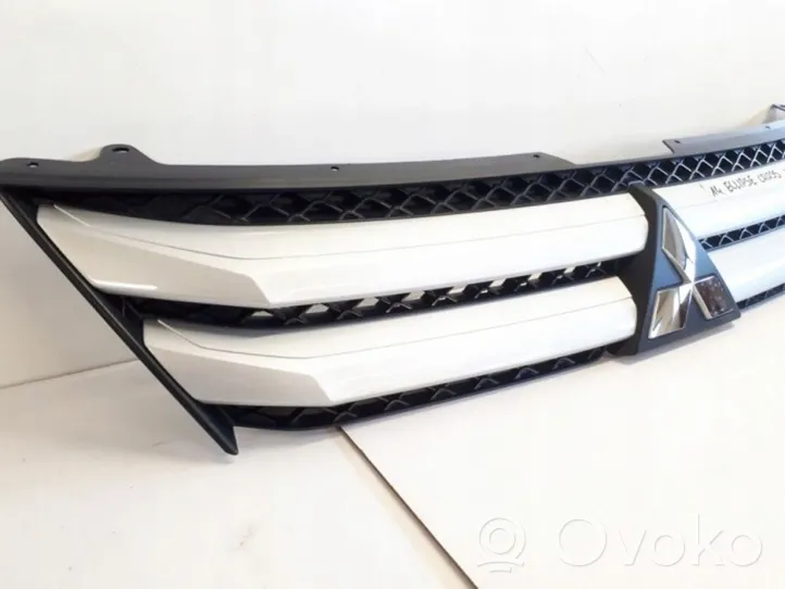 Mitsubishi Eclipse Cross Grille calandre supérieure de pare-chocs avant 