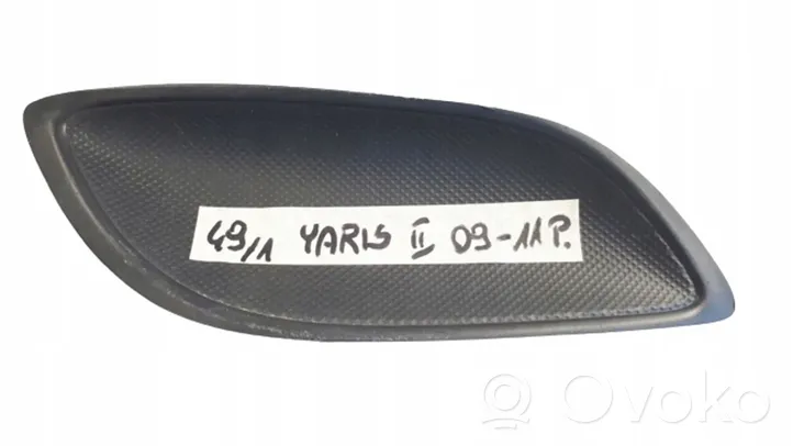 Toyota Yaris Rejilla inferior del parachoques delantero 814810D090