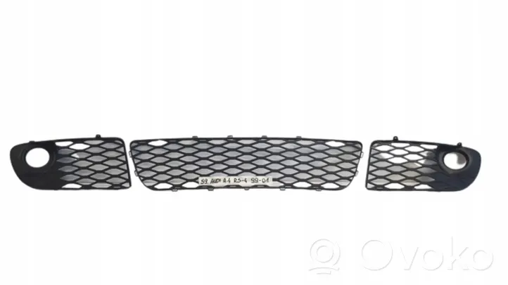 Audi RS4 Etupuskurin alempi jäähdytinsäleikkö 809807683H