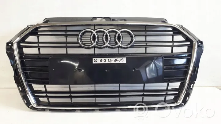 Audi A3 S3 8V Etupuskurin ylempi jäähdytinsäleikkö 8V3853651