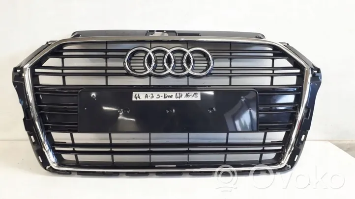 Audi A3 S3 8V Etupuskurin ylempi jäähdytinsäleikkö 8V3853651