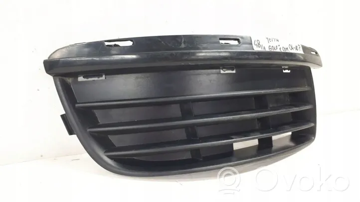 Volkswagen Jetta V Grille inférieure de pare-chocs avant 1K0853665