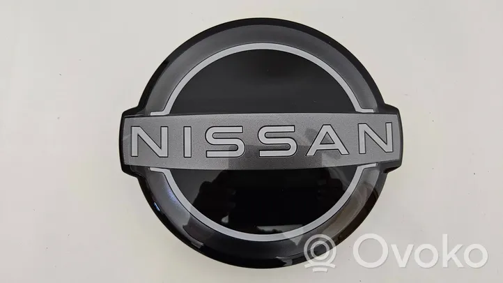 Nissan Qashqai J12 Mostrina con logo/emblema della casa automobilistica 25037900